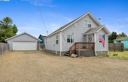 10185 HIGHWAY 101, Tillamook, OR 97141