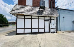 7 W POPLAR Street, Harrisburg, IL 62946
