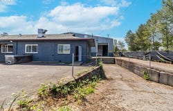 3195 Meadow LN, Eugene, OR 97402