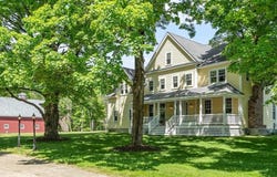 2 Marlboro Rd, Stow, MA 01775