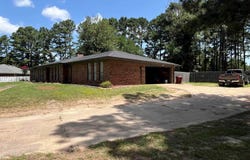 203 Woodland Lake Dr, Atlanta, TX 75551