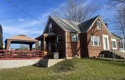 105 Franklin Ave, Harrogate, TN 37752