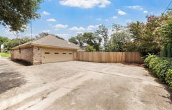 800 Wooded Crest Drive, Woodway, TX 76712