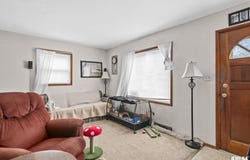 11 HEDGE Drive, Springfield, IL 62702
