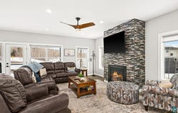 121 Kayak View Ct, Duluth, MN 55807