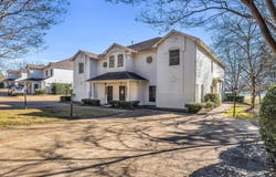 309 Waverly Dr, West Point, MS 39773