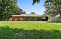 1035 MS-590, Ellisville, MS 39437