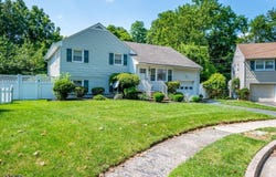 24 Turner Ct, Metuchen Boro, NJ 08840-1006