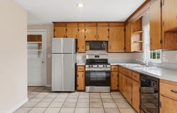 201 Glenfield Rd, North Attleboro, MA 02760