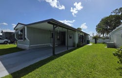 8 Royal Dr, Eustis, FL 32726