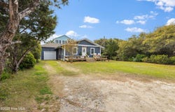 1122 S Topsail Drive, Surf City, NC 28445