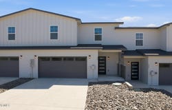 807 Fountain Blvd, Zillah, WA 98953