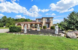 5297 LINCOLN HIGHWAY W, THOMASVILLE, PA 17364