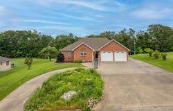 28 Spring Lake Road, Perryville, MO 63775