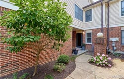 5604 Duchesne Parque Drive, St Louis, MO 63128