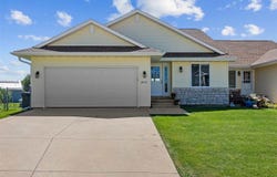 8410 Woodstone Ct SW, CedarRapids, IA 52404
