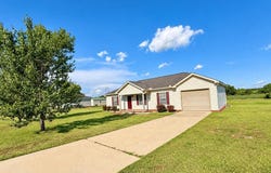 6109 Cottonwood Rd, Dothan, AL 36301