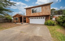 1145 NEWPORT AVE, Bandon, OR 97411