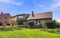 204 Pickwick Dr, Bethel Park, PA 15102