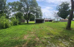105 W 1ST Street, Ina, IL 62846