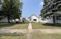 910 Minnesota, Gladstone, MI 49837