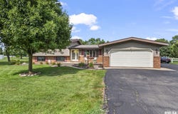 11910 Bubbling Well Road, Glenarm, IL 62536