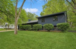 2500 Ensign Avenue N, Golden Valley, MN 55427