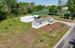 414 Young Dr, Geff, IL 62842