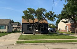 22421 MAPLE Street, Saint Clair Shores, MI 48081