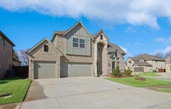 2701 Dickinson Drive, Corinth, TX 76210