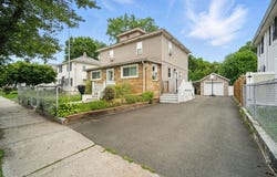 44 Charpentier Blvd, Chicopee, MA 01013