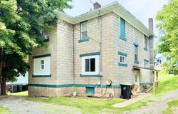 521 E F, Iron Mountain, MI 49801