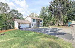 121 Oak Ridge Ct, Blue Ridge, VA 24064