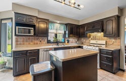 803 W GILE Circle, DE PERE, WI 54115-3684