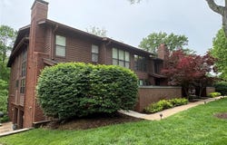 2012 Trailcrest Lane, St Louis, MO 63122