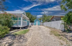 327 S Wood, Uvalde, TX 78801