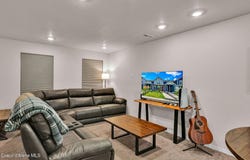 287 E Lupine Ln, Hayden, ID 83835