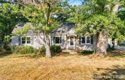 301 S Maple Island Road, Muskegon, MI 49442
