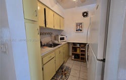 820 SW 11 Street, Hallandale Beach, FL 33009