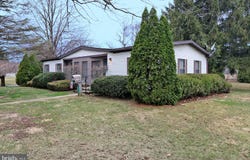 2015 E PENNSYLVANIA Avenue, LEBANON, PA 17042