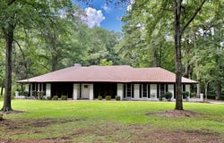 119 Chinquipin Lane, Florence, MS 39073