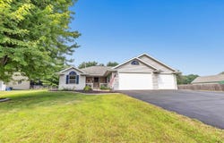 3167 LAKEVIEW Drive, SUAMICO, WI 54173-8144