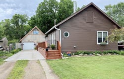 662 9th St SW, Huron, SD 57350