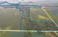 N Doris Avenue, Independence, IA 50644