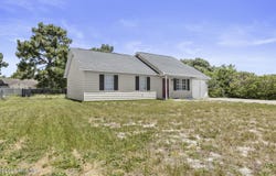 107 Foxtrace Lane, Hubert, NC 28539