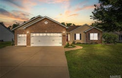 338 Autumn Chase Lane, Farmington, MO 63640