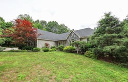 4 Fieldstone Dr, Hooksett, NH 03106