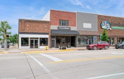 201 E Bremer Avenue, Waverly, IA 50677