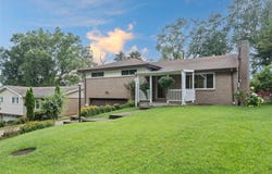 4952 Flamingo Dr, Whitehall, PA 15236