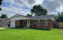 2004 N Hickory St, McAlester, OK 74501